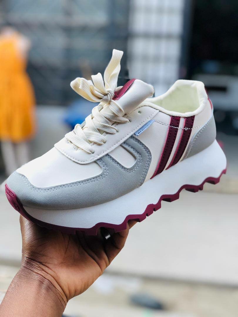 Ladies sneakers