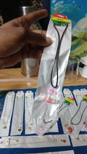 Collier pendentif fleur cristal