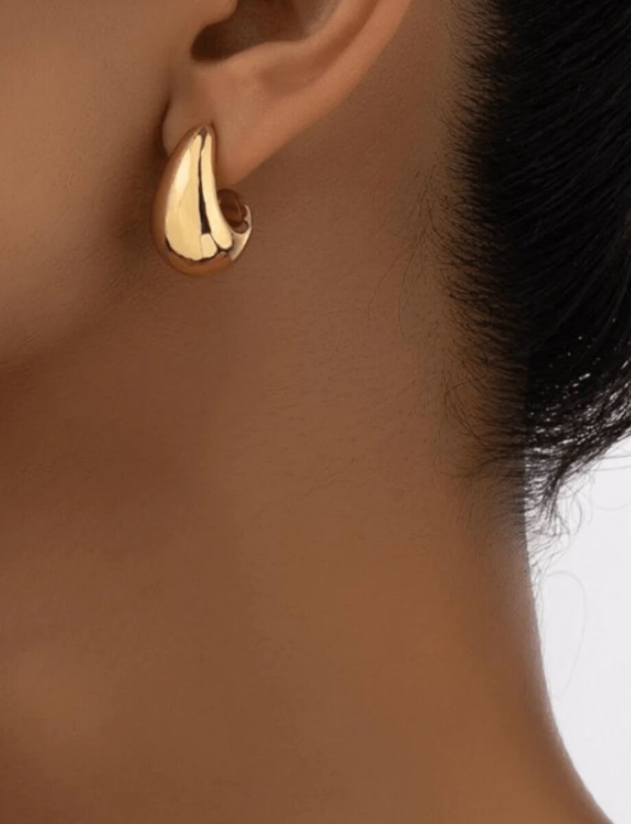 Earings, silver necklaces