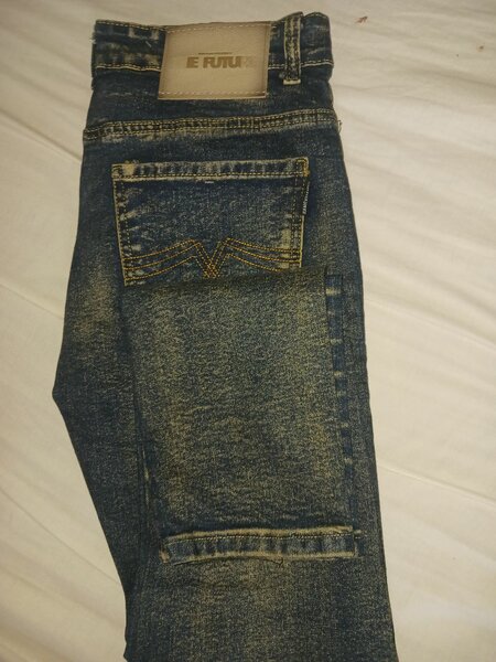 Jean bleu foncé délavé