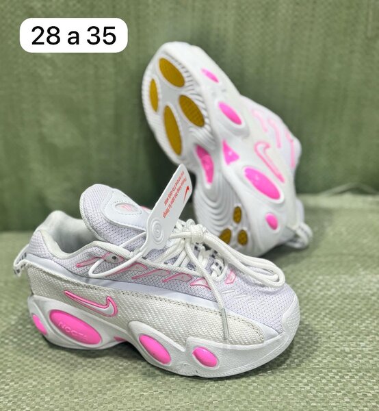 Chic paires Nike pour les enfants disponibles