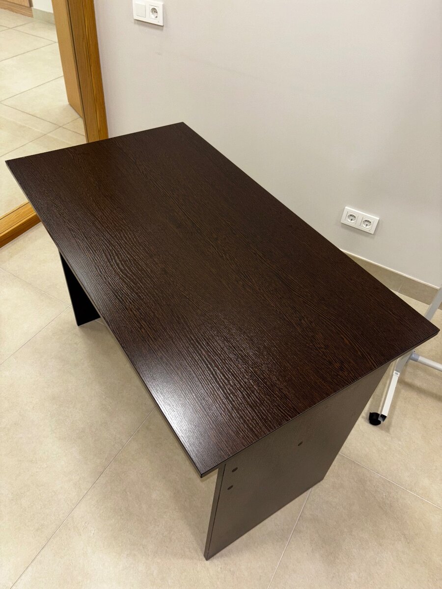 Офисный стол