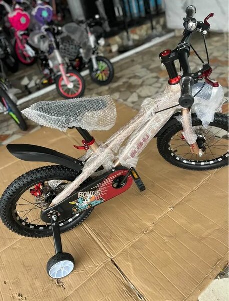 Vélo enfant avec stabilisateurs
