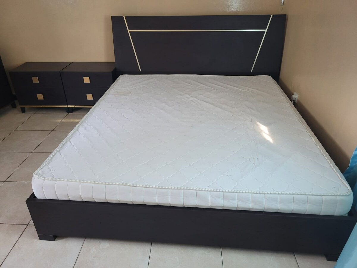 Kind size bed without mattress