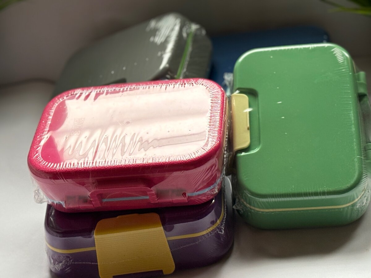 3-4 lunchbox compartment with sauce container
