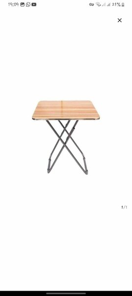 Table pliante en bois légère