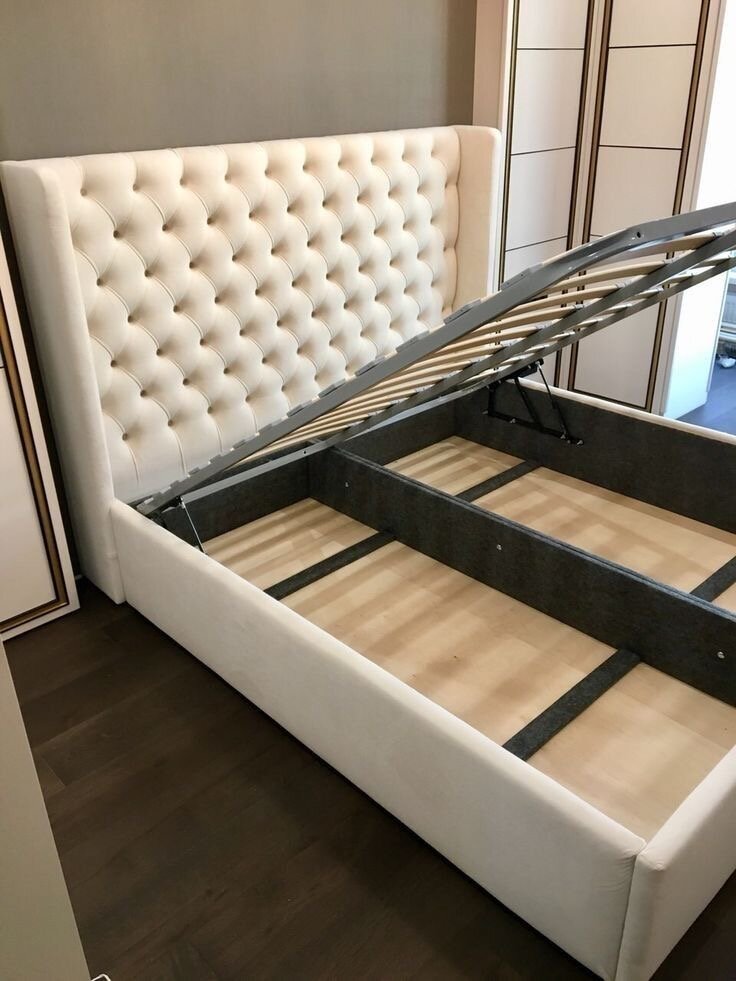 Lit coffre capitonné élégant