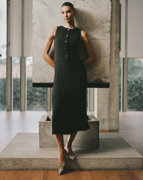 Zara Pleated Contrast Waistcoat Dress in Black