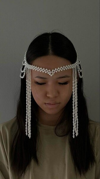 Coiffe perlée élégante