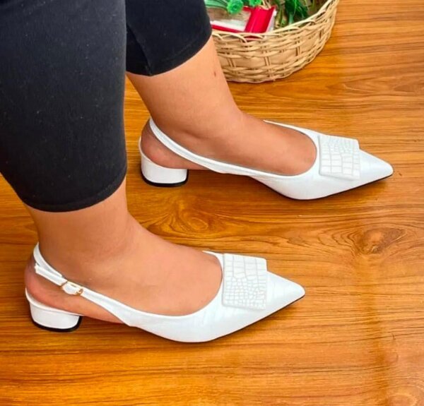 Chaussures Slingback Blanches Élégantes