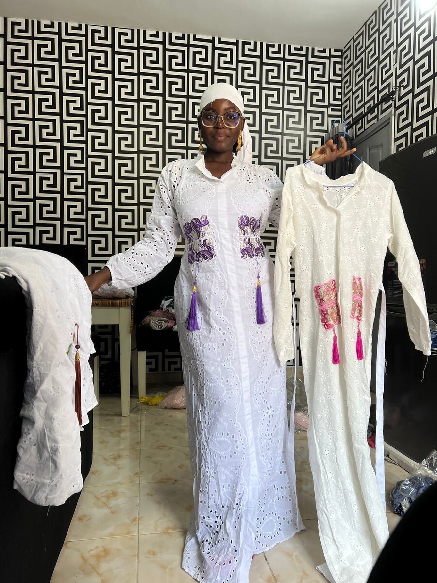 Robe Blanche Brodée Élégante