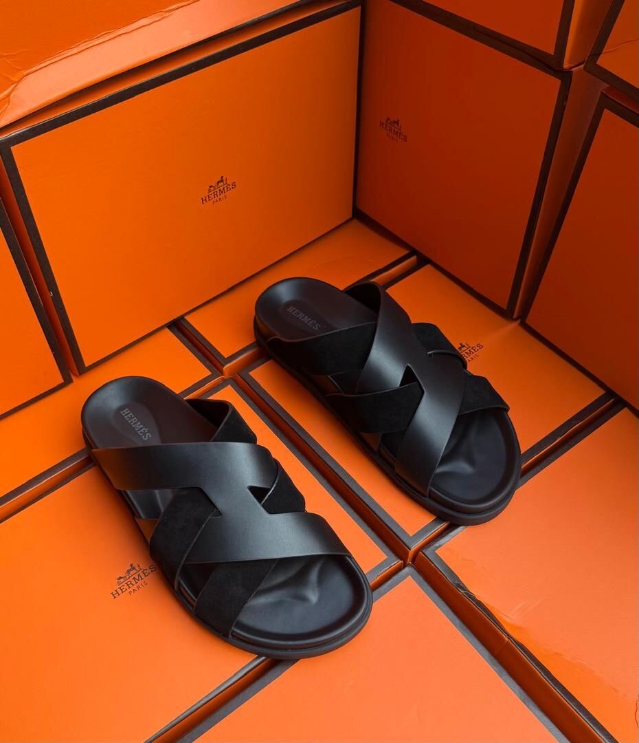 Sandales croisées en cuir noir