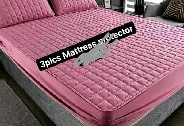 3 piece Mattress protector 2 pillow cases and 1 Protectors 💦 Waterproof