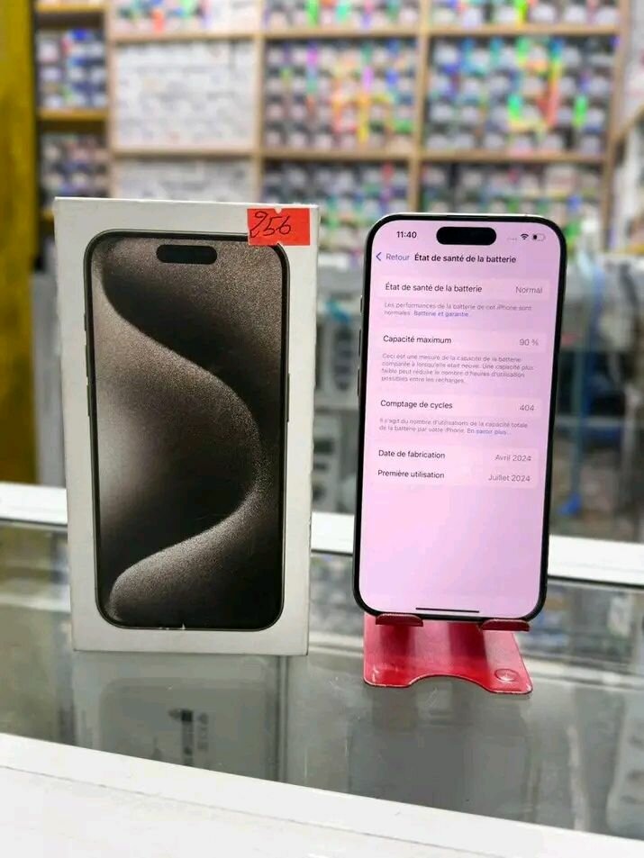 Smartphone moderne avec boîte