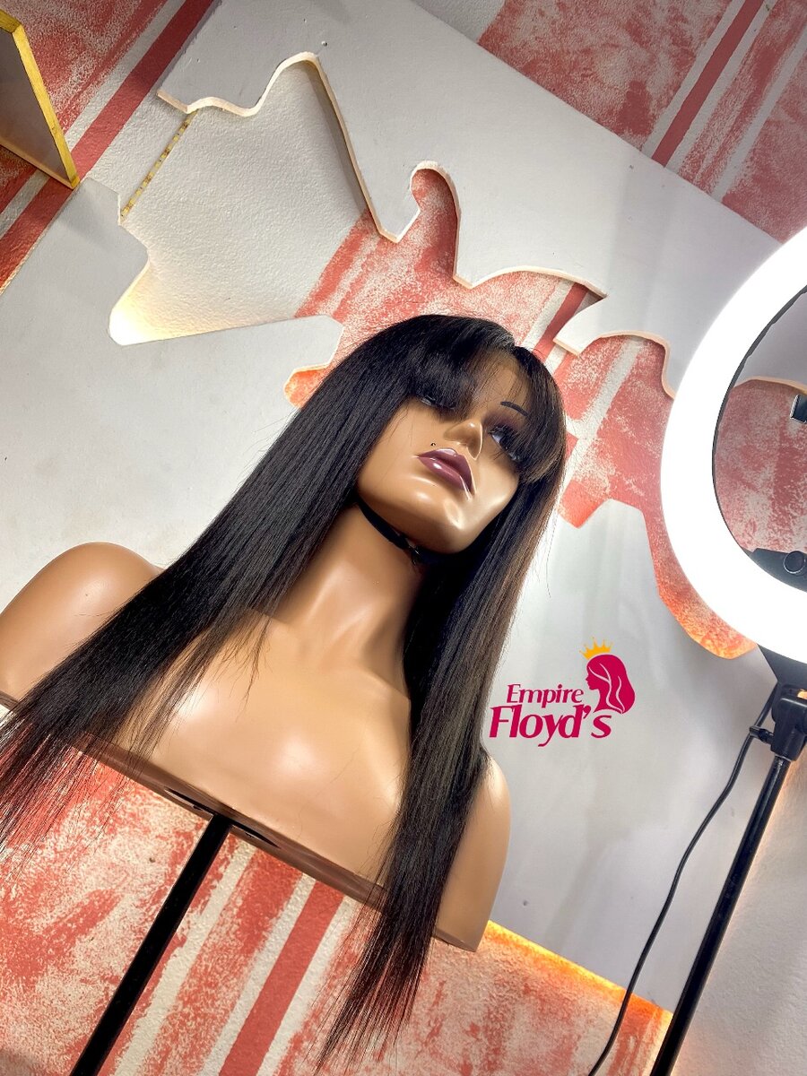 Perruque lisse avec frange