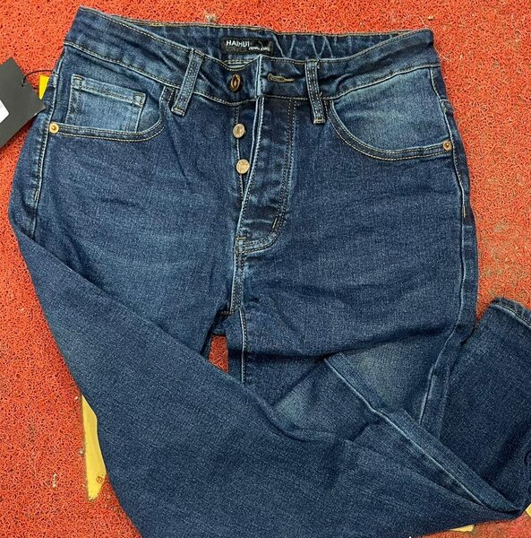 Jeans disponible taille 30 à 40