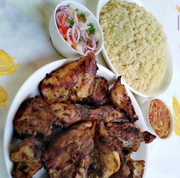 Poulet braisé avec attieké