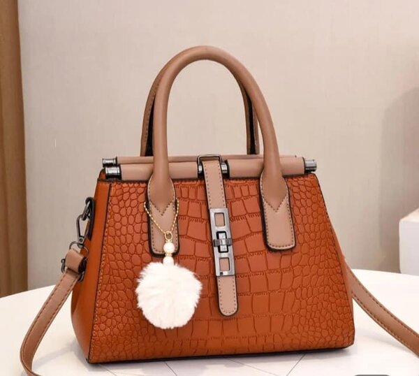 Sac petit avec pompon marron