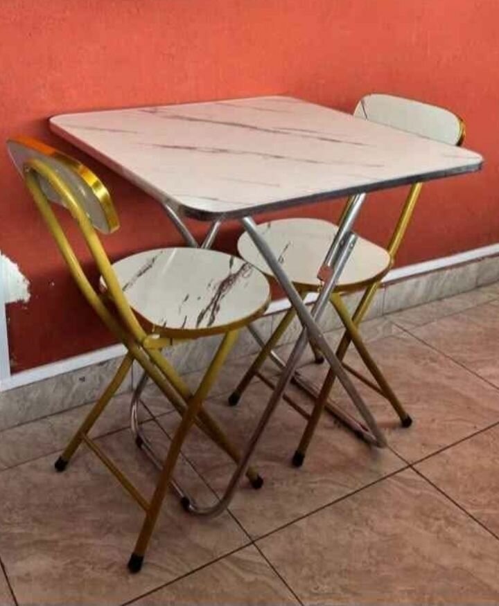 Ensemble table et chaises pliantes