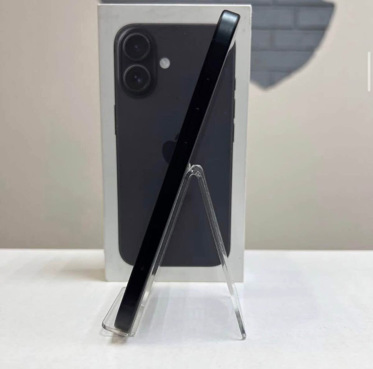 iPhone 16simple moderne noir