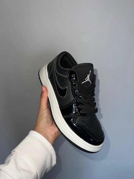 Кроссовки Jordan