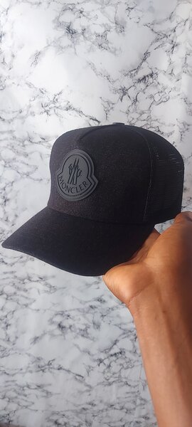 Casquette noire élégante