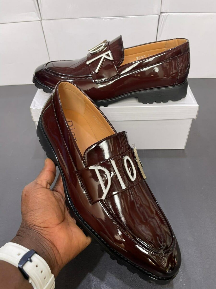 Chics chaussures en cuir verni pour hommes