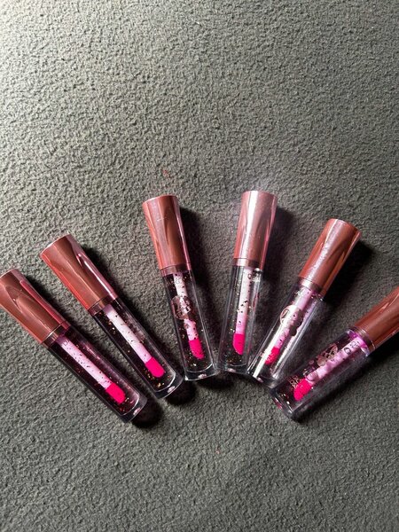 Color changing lipgloss