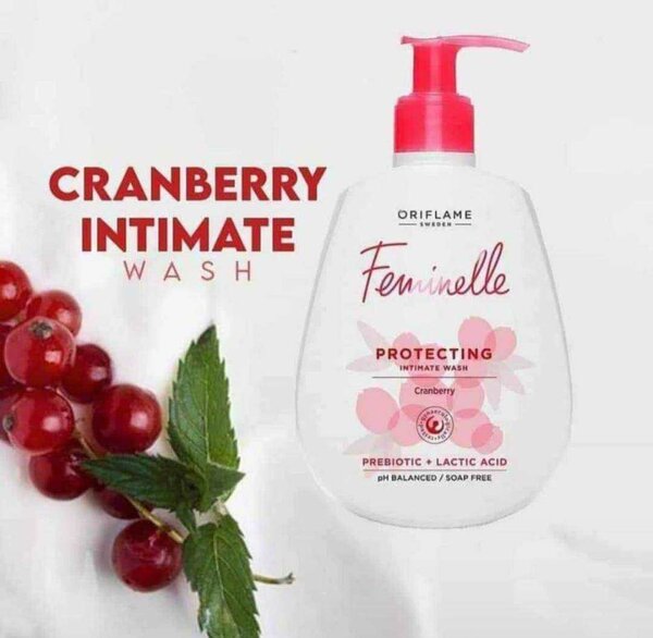Oriflame's Feminelle Protecting Wash with Cranberry