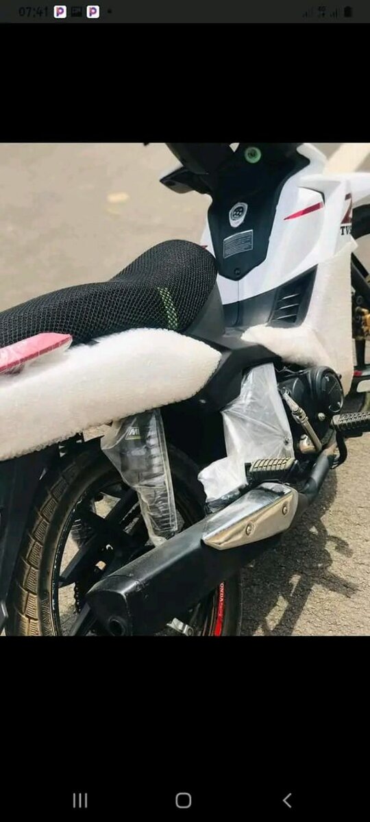 Scooter TVS moderne blanc