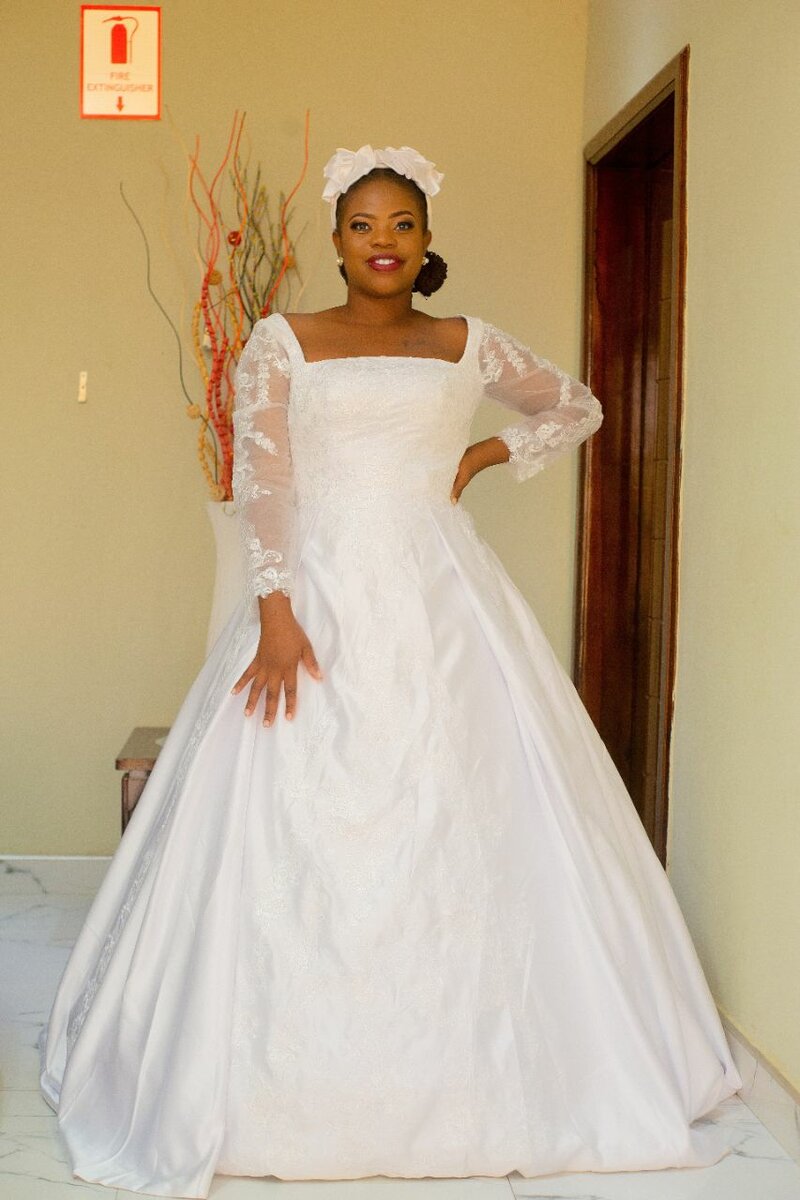 Luxury wedding dress