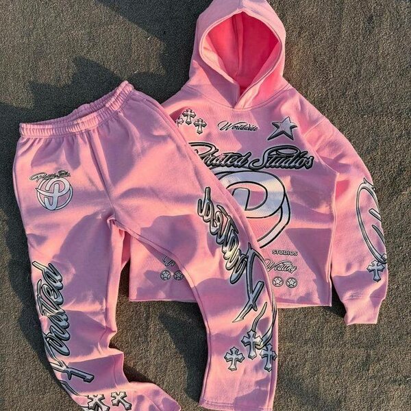 Ensemble hoodie et pantalon streetwear