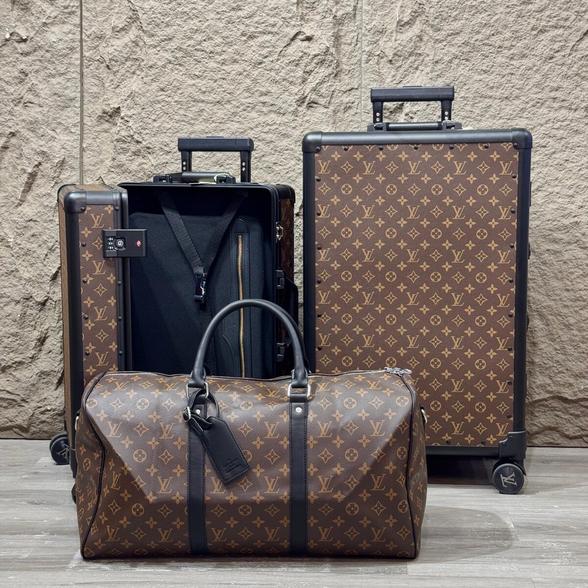LOUIS VUITTON TRAVELLING BAG SET