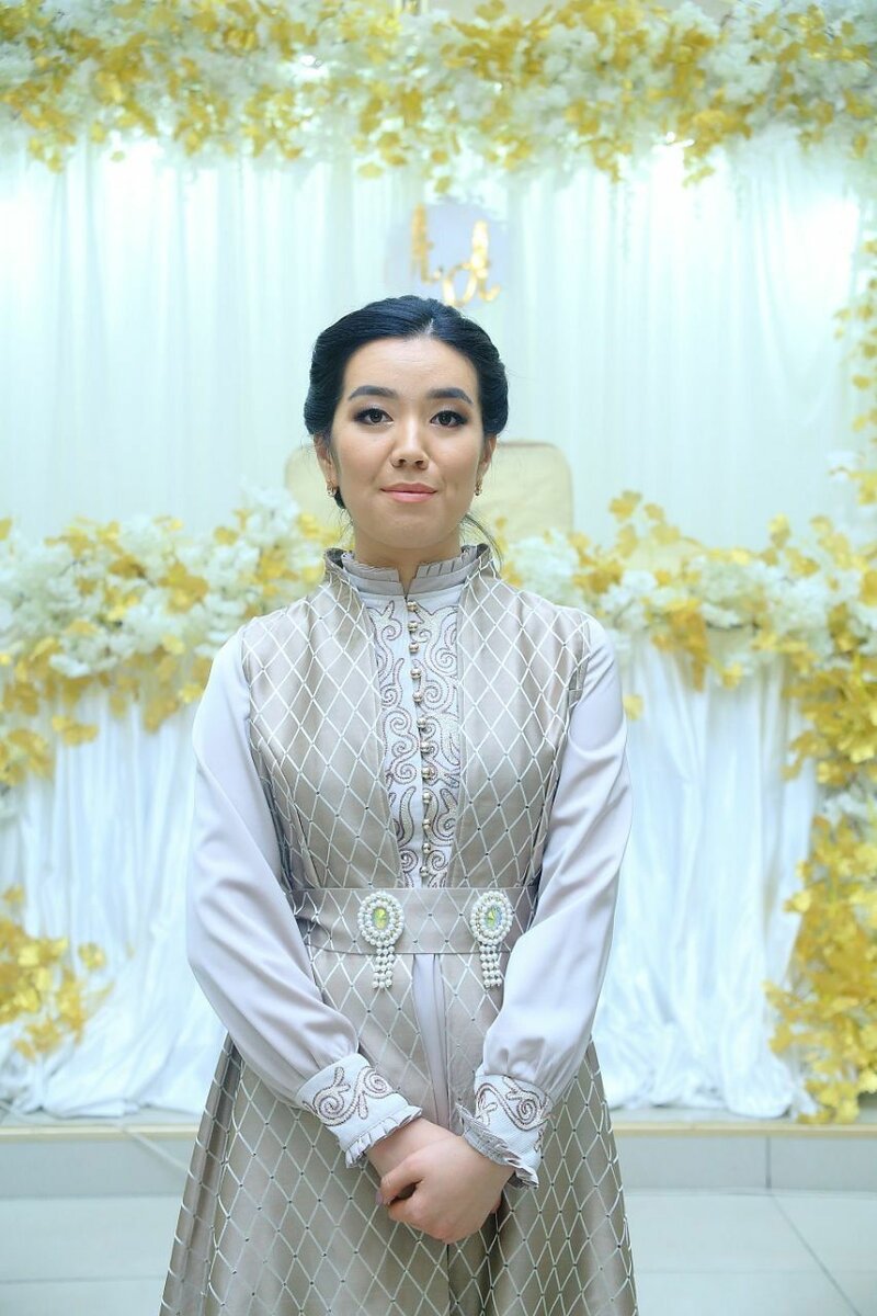 Платье с накидкой