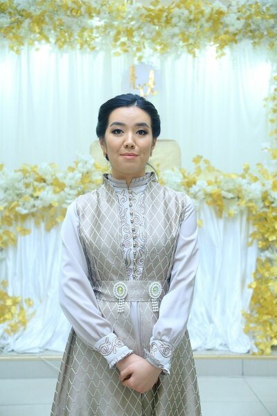 Платье с накидкой