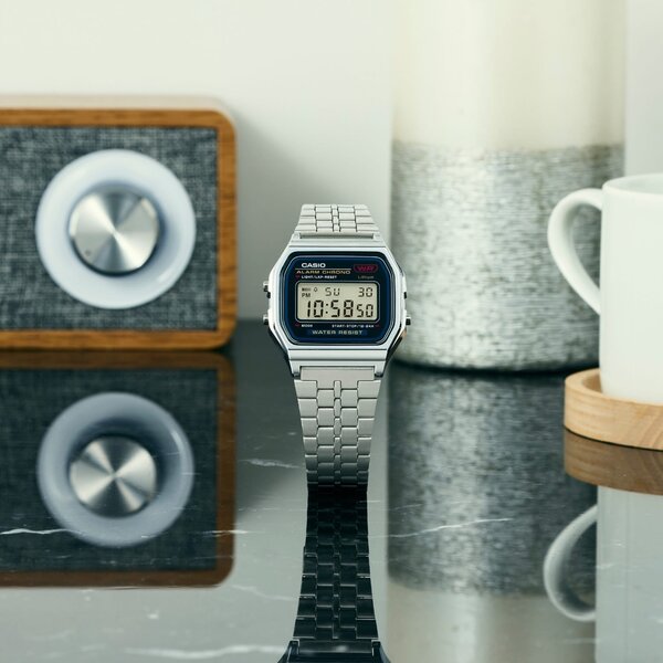 Montre numérique étanche rétro