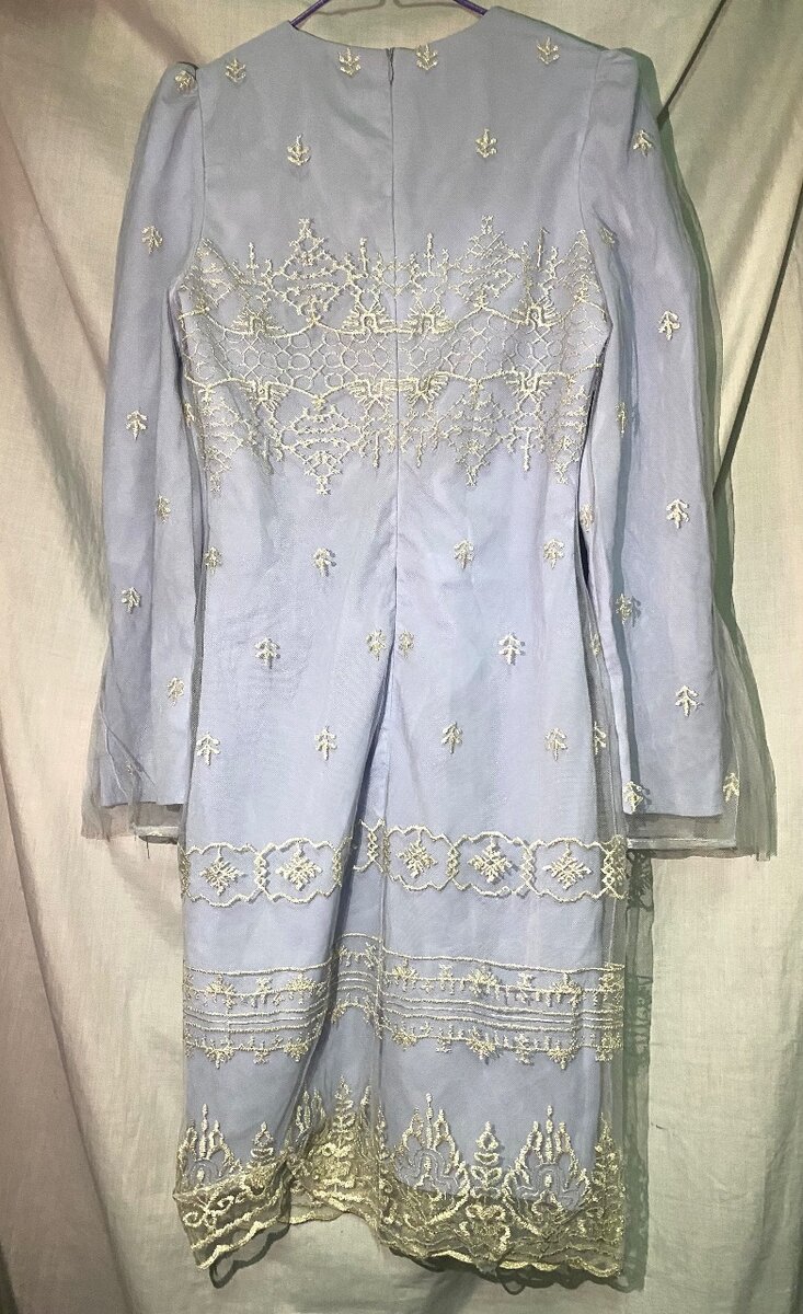 Robe en dentelle bleue élégante