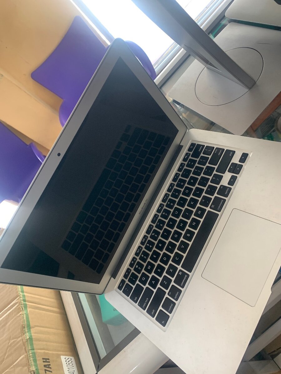 MacBook Air i7 laptop