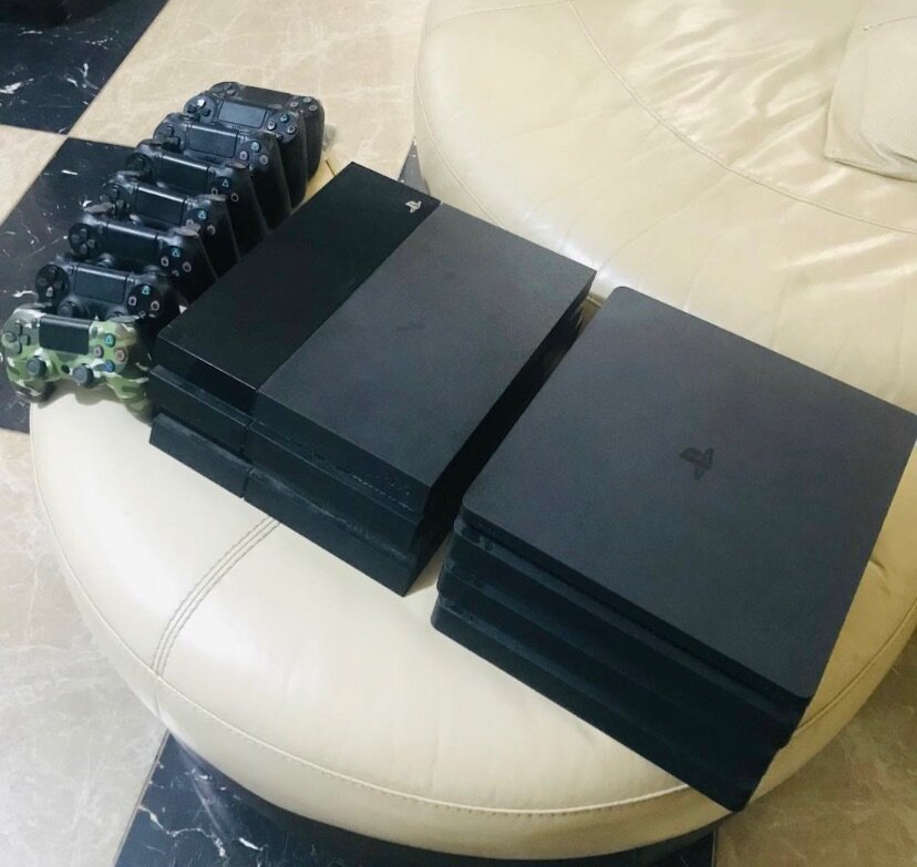 PS4 slim and Ps4 standard