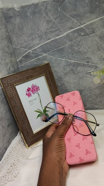 Lunettes élégantes avec étui