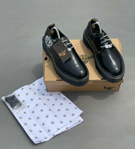 Chaussures en cuir noires stylées