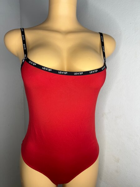 Body Levi's rouge et noir