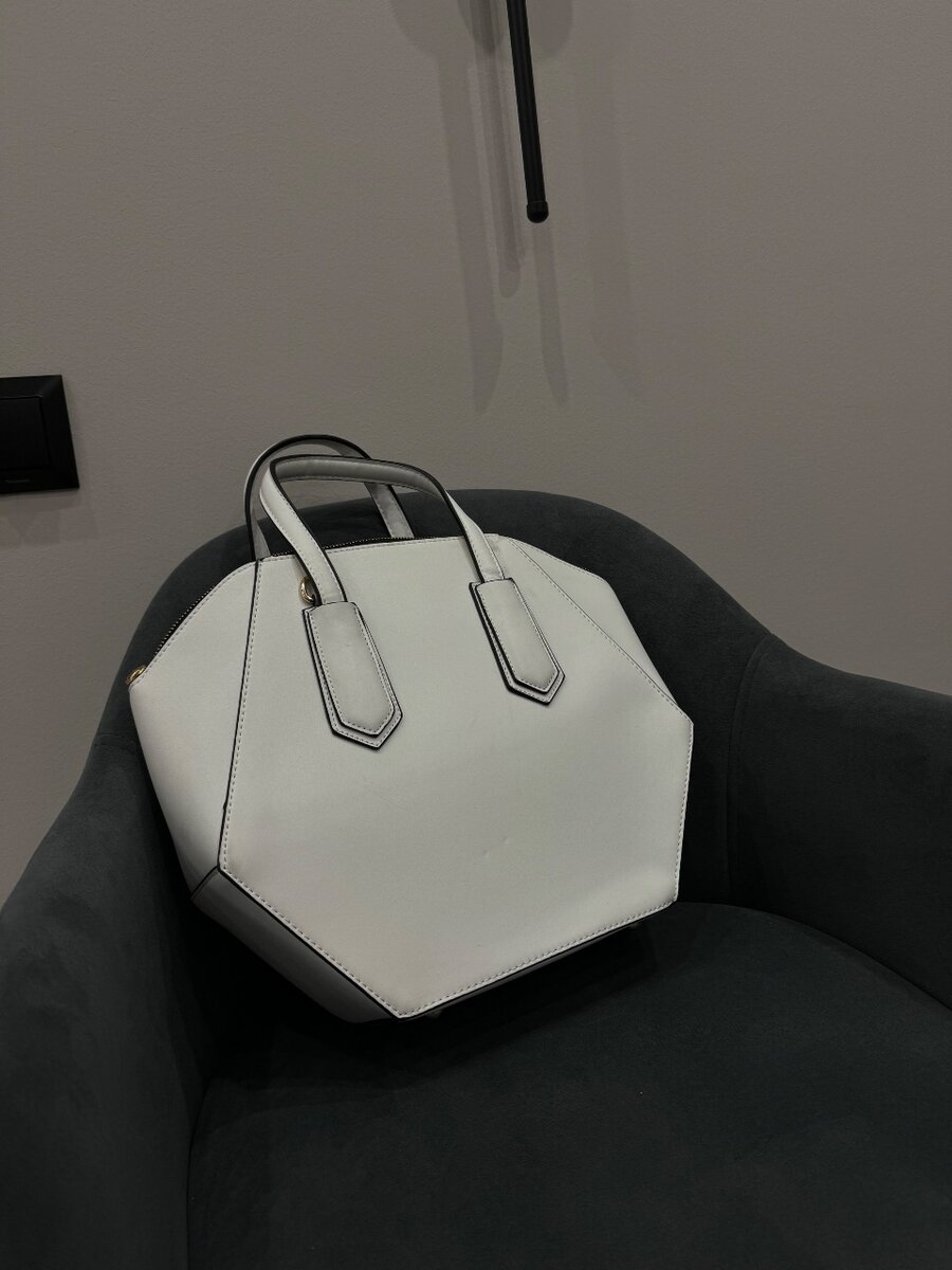 Женская сумка в хорошем состоянии