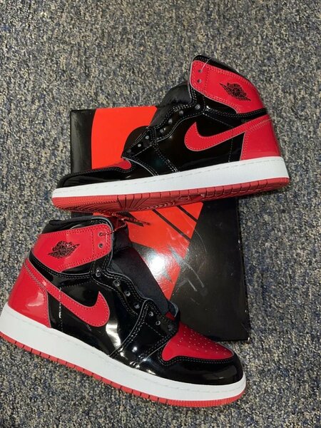 Jordan 1 - Red and Black mirror