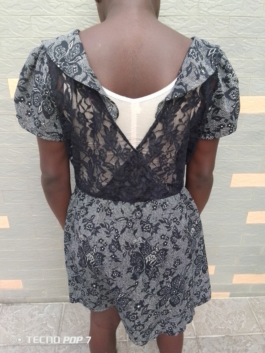 Robe en dentelle fleurie élégante