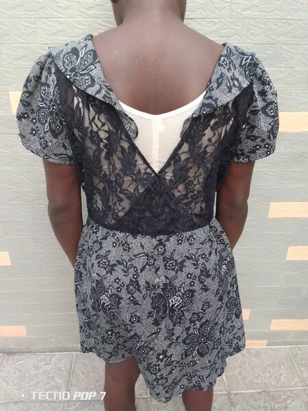 Robe en dentelle fleurie élégante