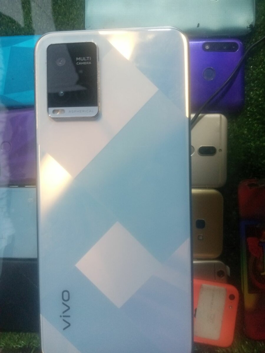 Vivo Y 21