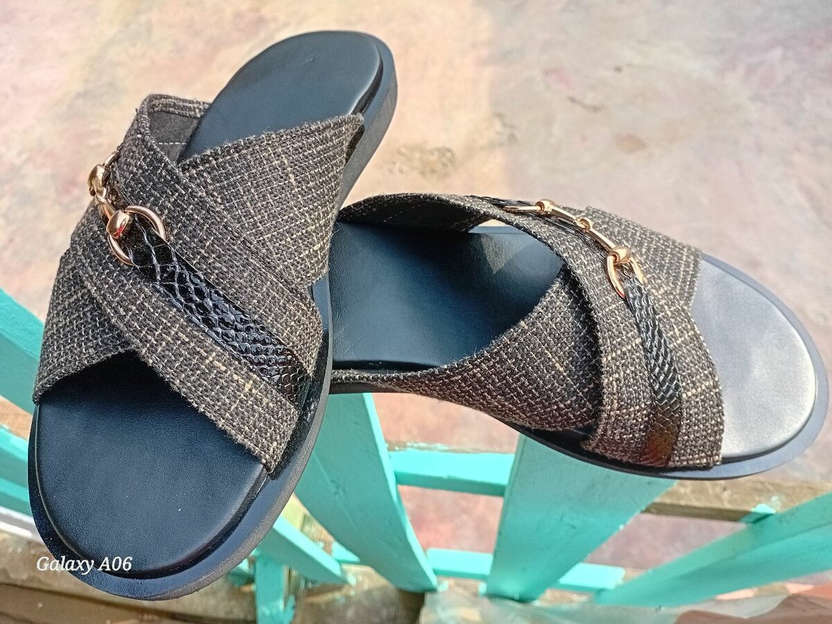 Sandales croisées élégantes