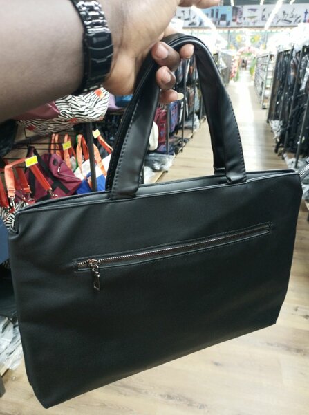 Élégant sac à main noir