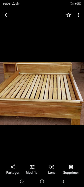 Lit en bois massif